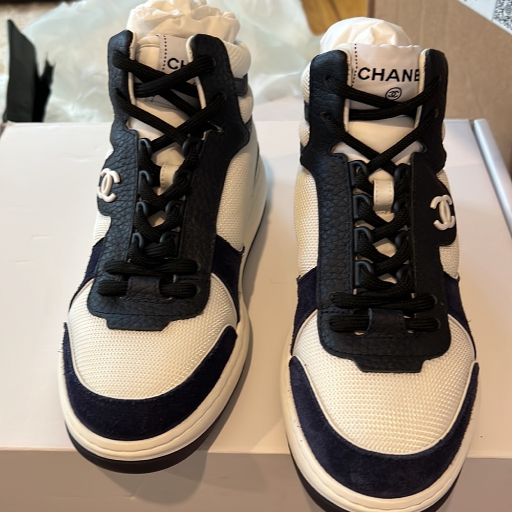 Chanel white and navy sneakers - Picture 4 of 5